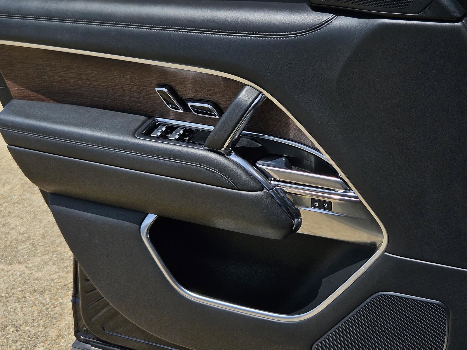 2023 Land Rover Range Rover SE photo 20