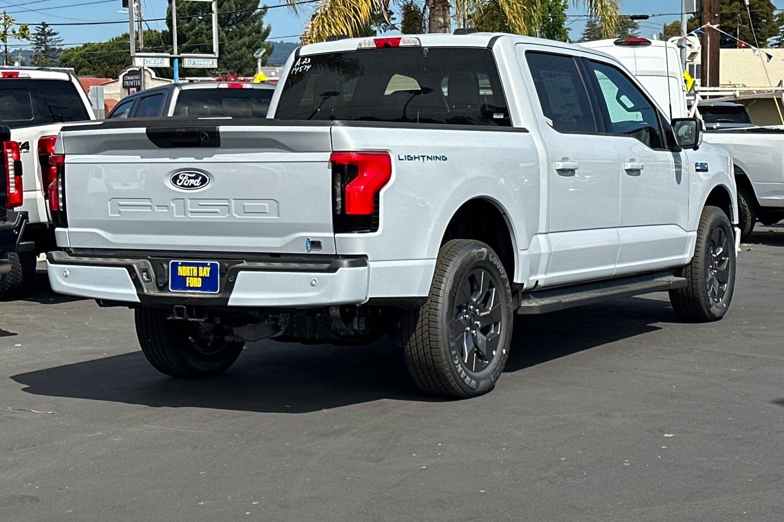2025 Ford F-150 Lightning photo 3