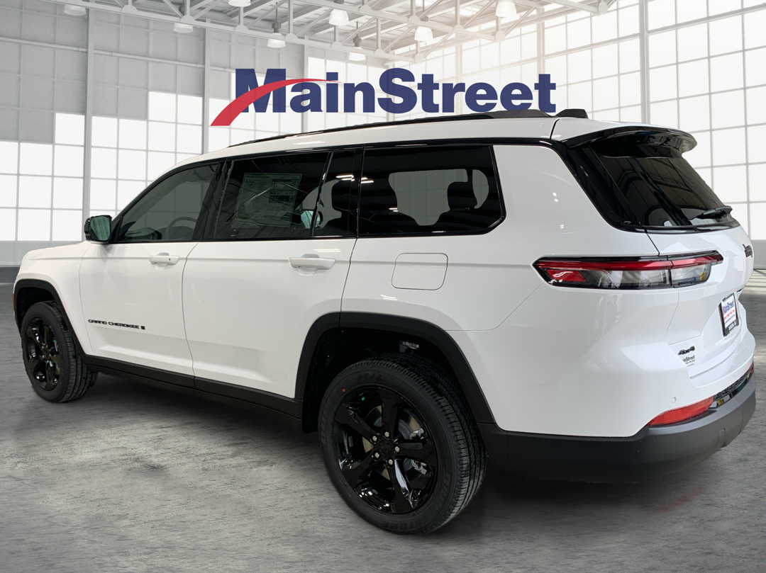 2025 Jeep Grand Cherokee Altitude photo 3
