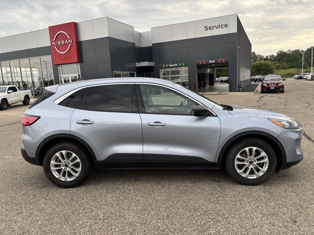 Used 2022 Ford Escape SE with VIN 1FMCU0G60NUB28911 for sale in Rochester, Minnesota