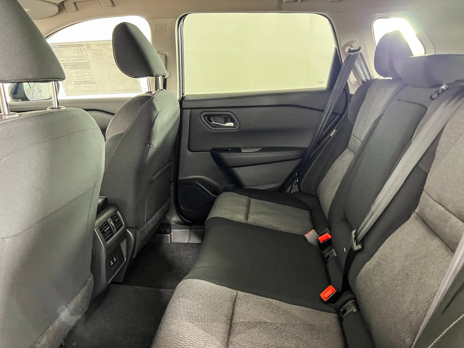 2025 Nissan Rogue SV photo 14