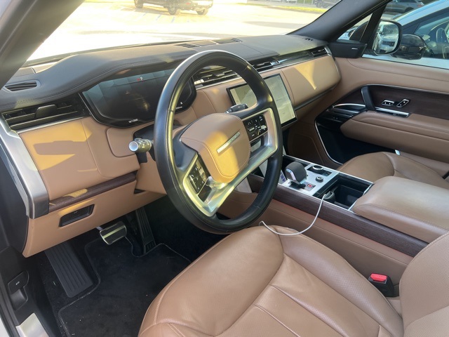 2023 Land Rover Range Rover SE photo 3