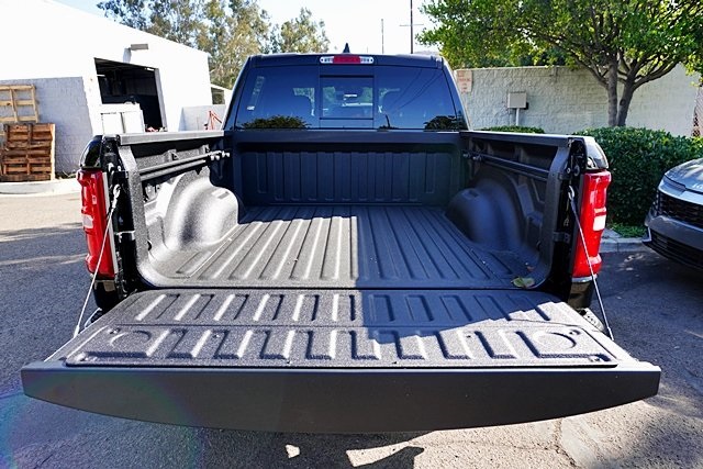 New 2026 Diamond Black Crystal Pearl-Coat Exterior Paint RAM Big Horn/Lone Star image 16