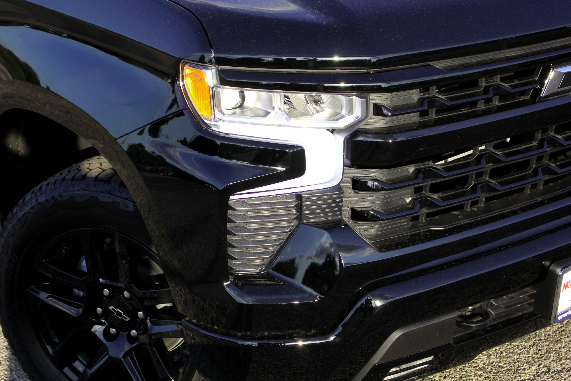 2025 Chevrolet Silverado 1500 RST photo 2