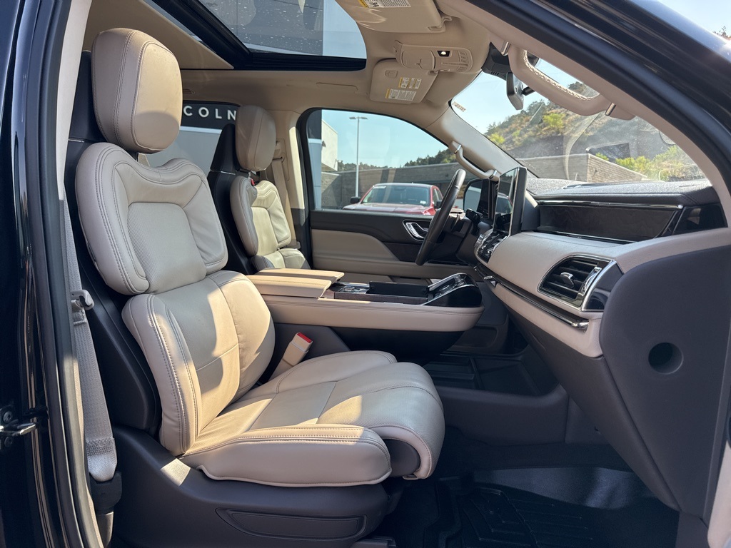 2023 Lincoln Navigator L Reserve photo 16