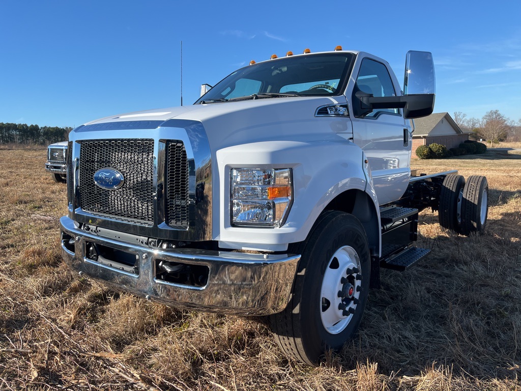 New 2025 Ford F-650-750 F-750 SD Gas Straight Frame's photo