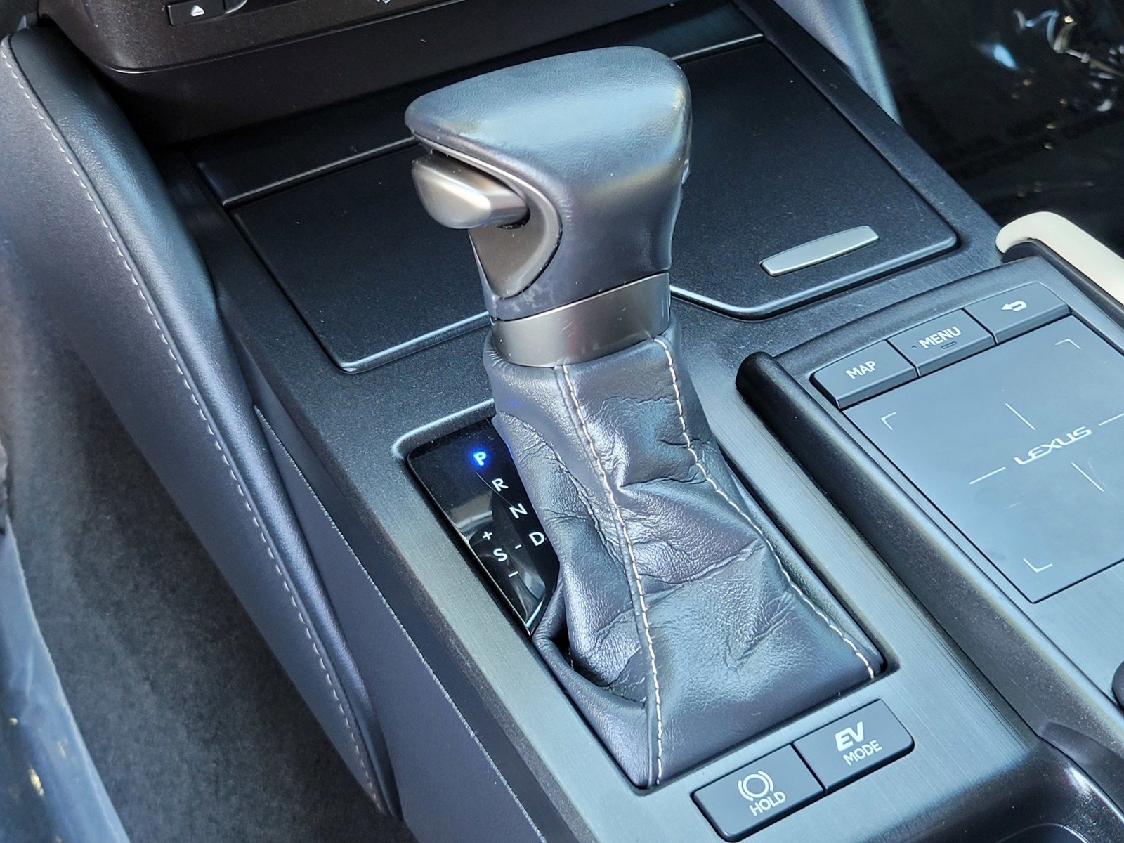 2020 Lexus ES 300h photo 21