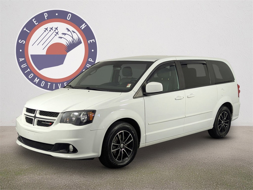 2015 Dodge Grand Caravan R/T photo 2