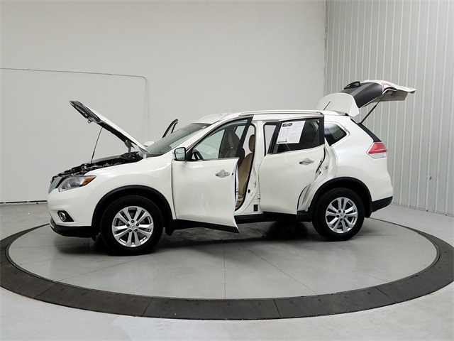 2016 Nissan Rogue SV photo 12