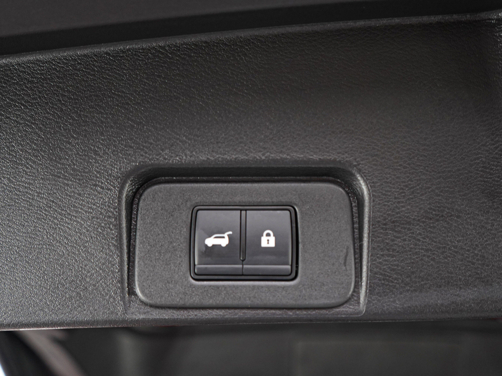 2024 Nissan Rogue SV photo 4