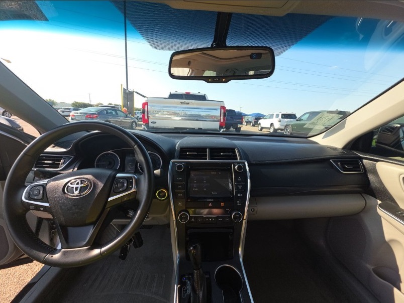 2017 Toyota Camry XLE photo 9