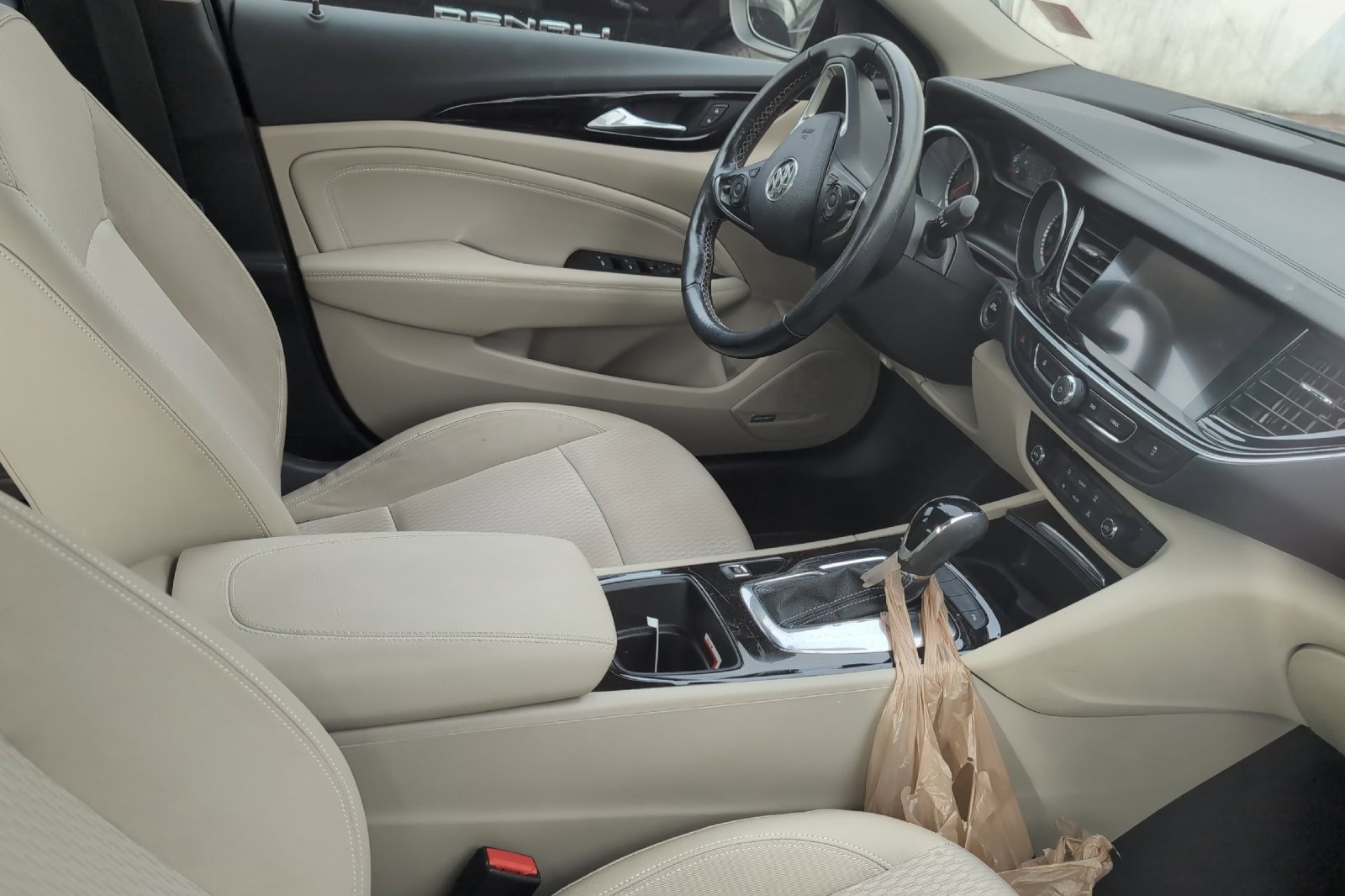 2018 Buick Regal Sportback Preferred II photo 4