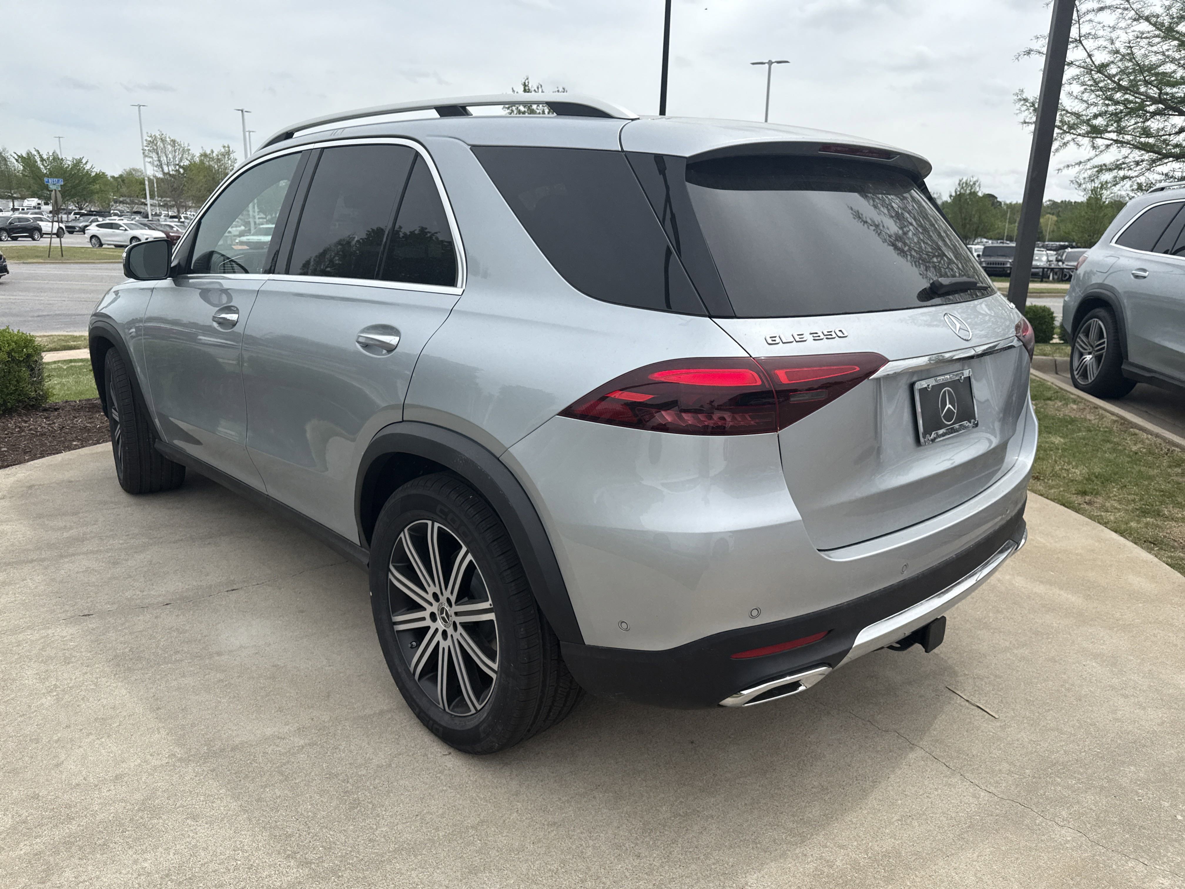 2025 Mercedes Benz GLE 350 4MATIC photo 4