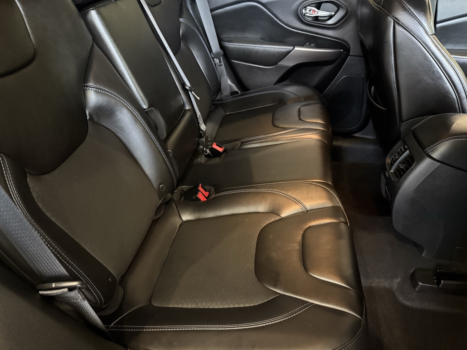 2019 Jeep Cherokee Latitude photo 27