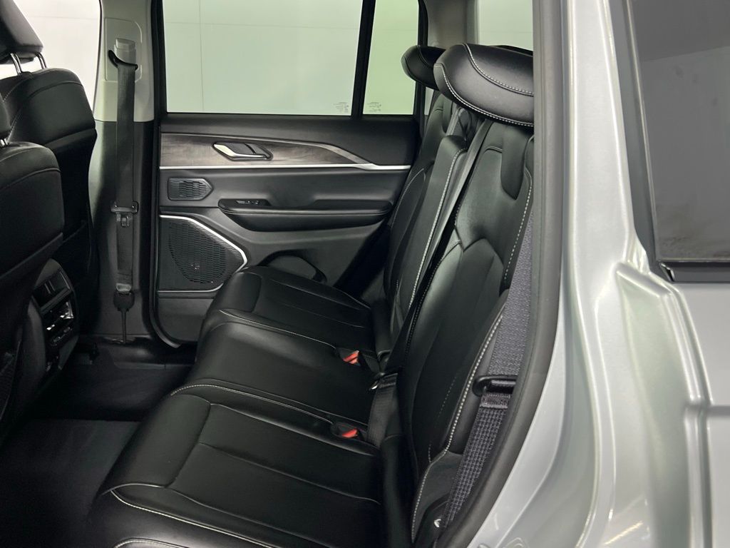 2023 Jeep Cherokee 4xe photo 21