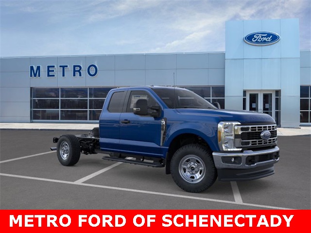 2026 Ford F-350 Super Duty Chassis Cab XL's photo