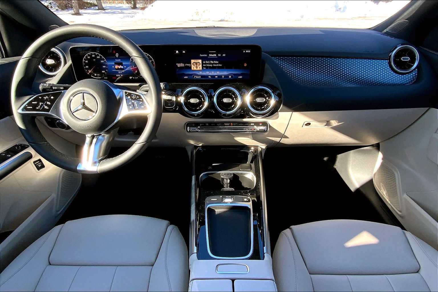 2025 Mercedes Benz GLA 250 4MATIC photo 4