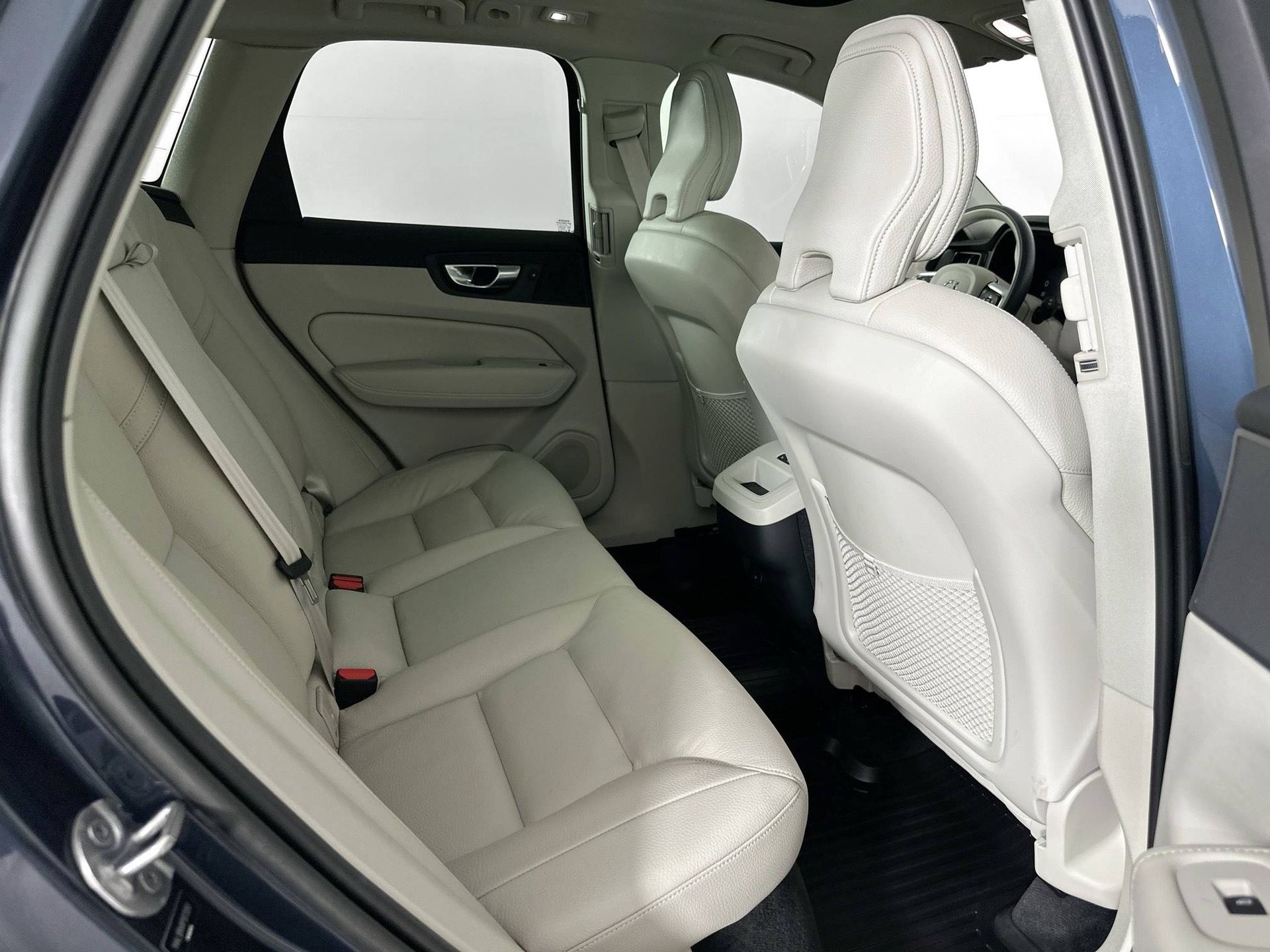 2023 Volvo XC60 B5 Core photo 23