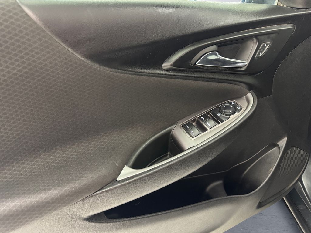 2018 Chevrolet Malibu photo 12