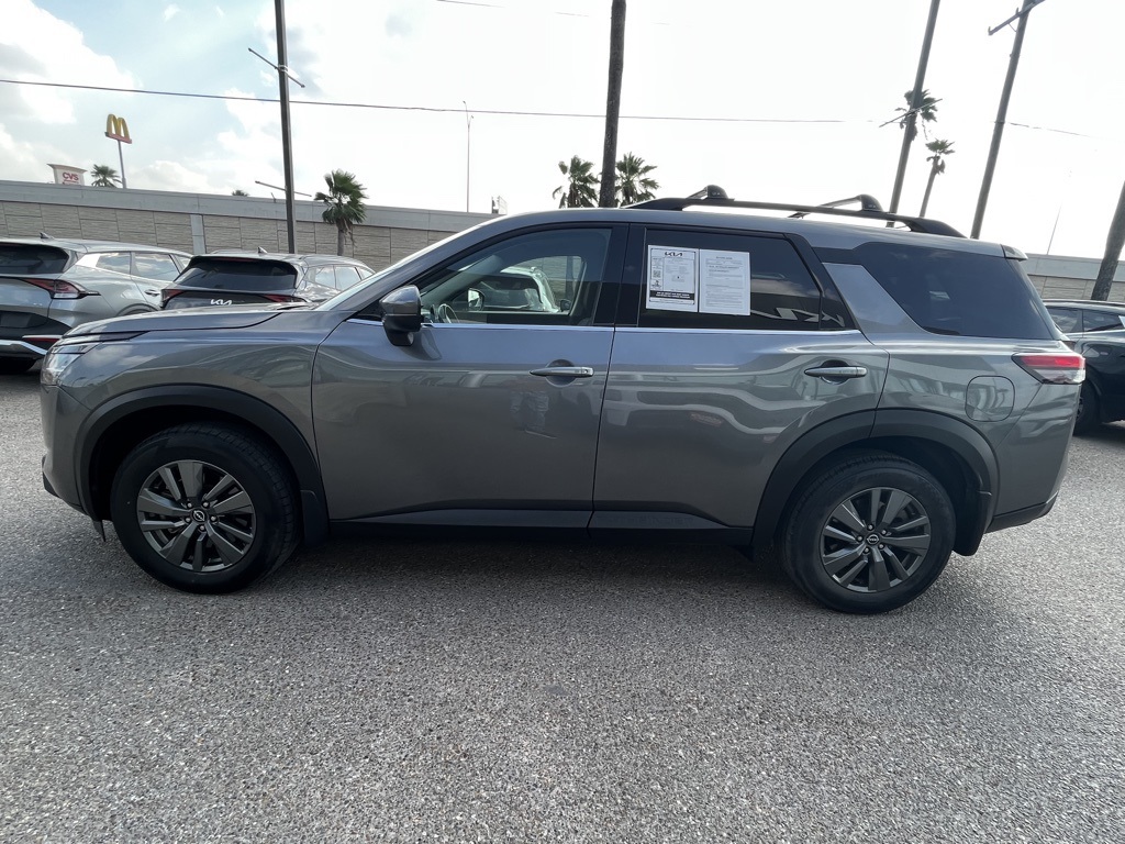 2022 Nissan Pathfinder SV photo 4