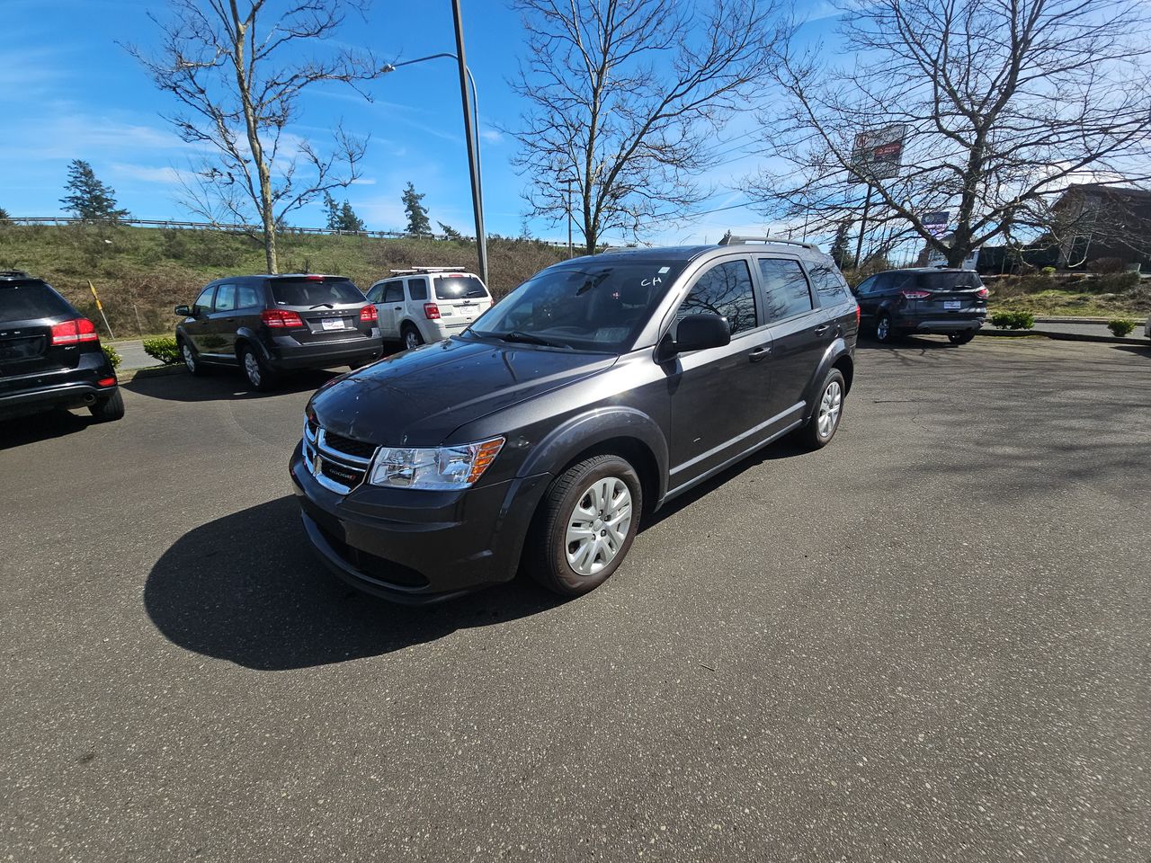 Used 2018 Gray Dodge SE Sport Utility 4D image 1