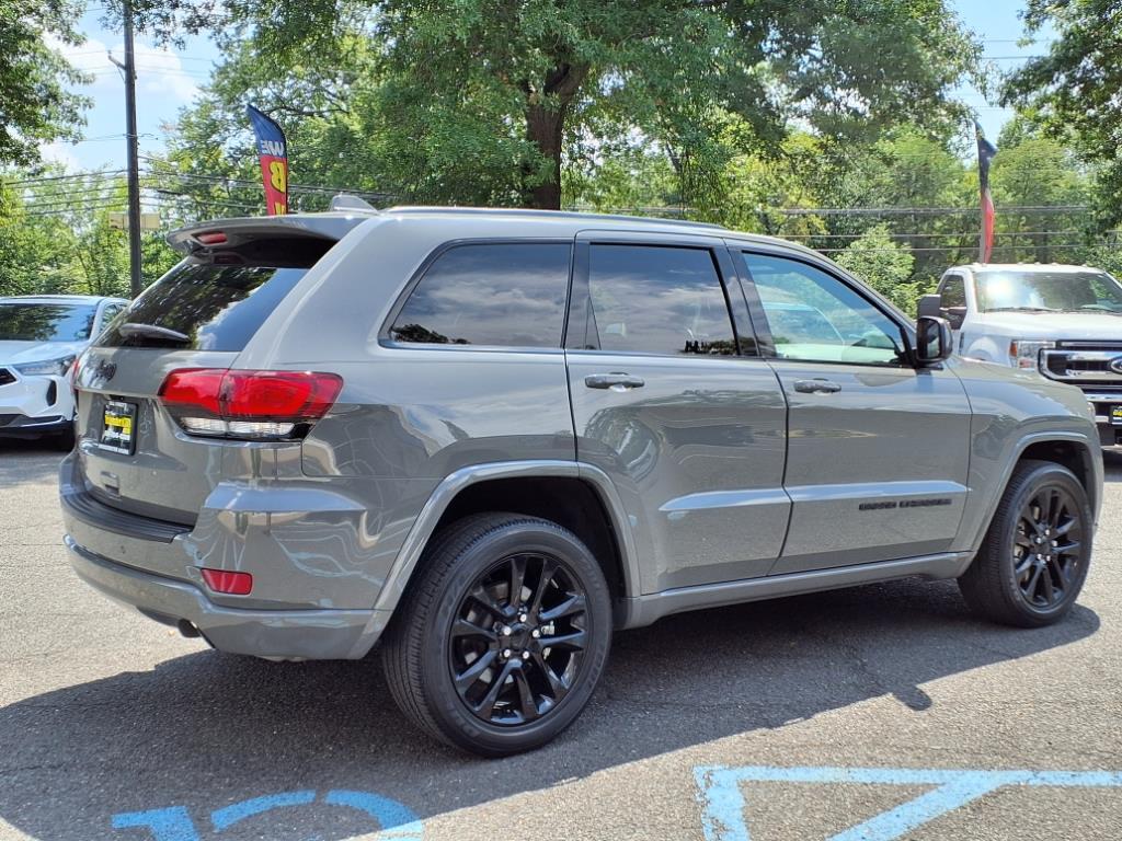 2021 Jeep Grand Cherokee Laredo X photo 3