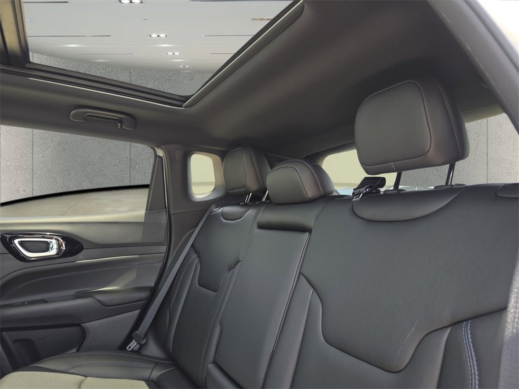 2025 Jeep Compass Limited photo 6