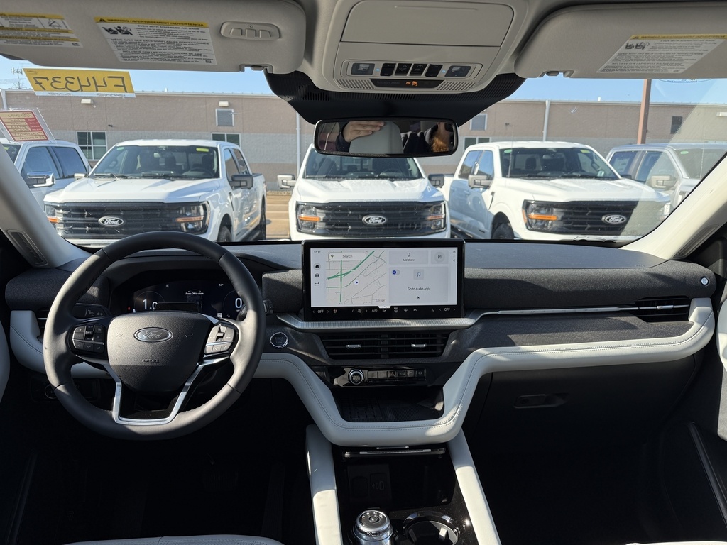 2025 Ford Explorer Platinum photo 2