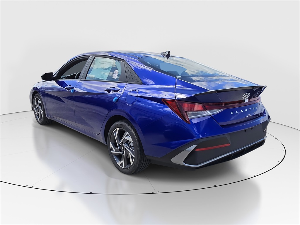 2026 Hyundai Elantra Limited photo 4