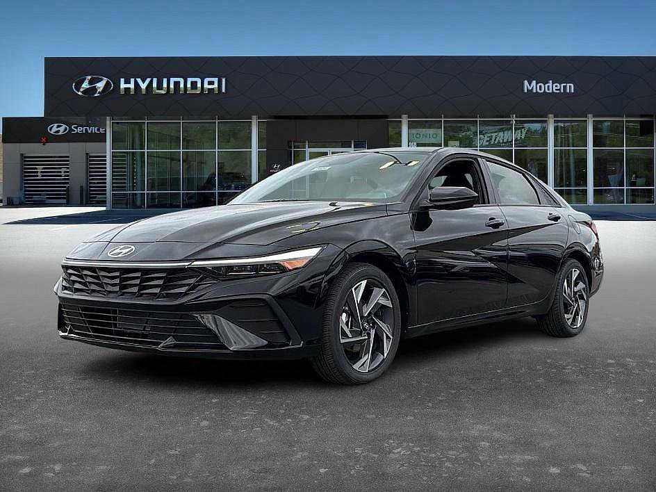 2025 Hyundai Elantra SEL's photo