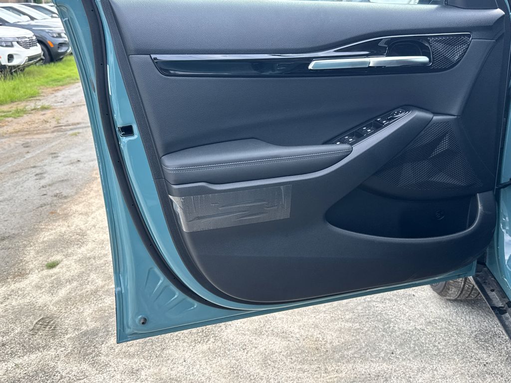 2025 Kia Seltos S photo 11
