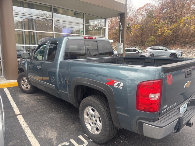 2009 Chevrolet Silverado 1500 LT photo 2