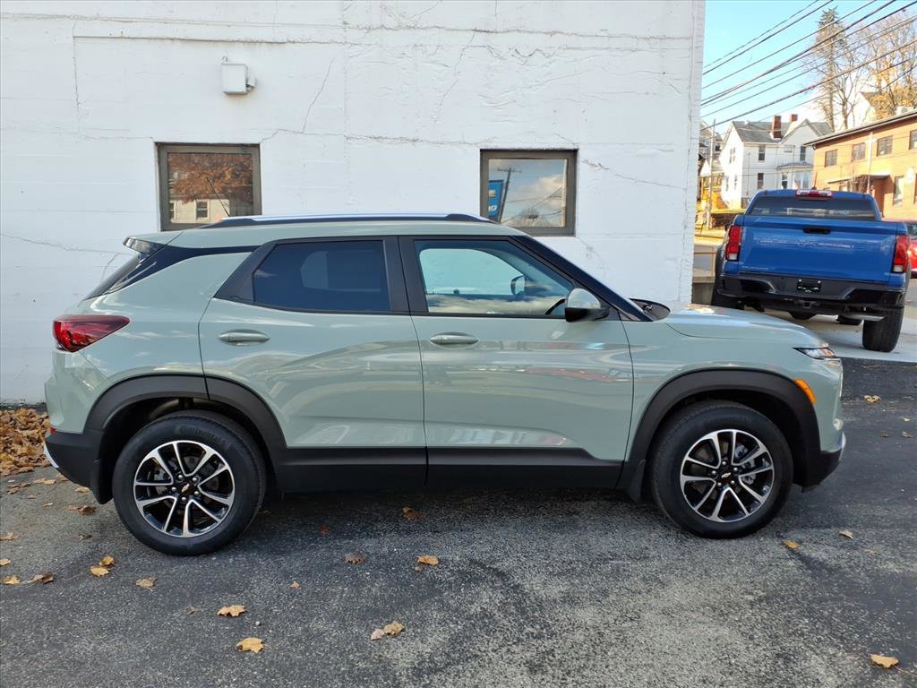2026 Chevrolet Trailblazer LT photo 2