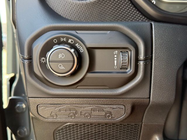 2025 Jeep Gladiator Mojave photo 5