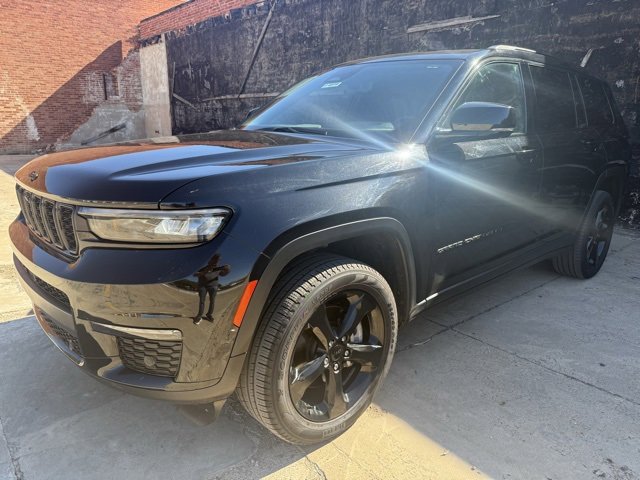 2024 Jeep Grand Cherokee Limited photo 2