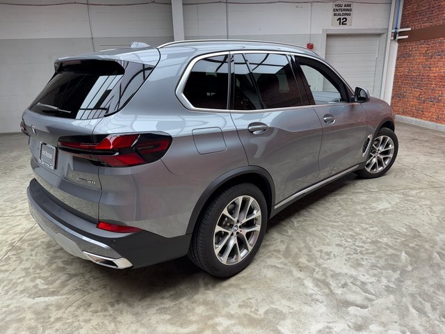 Certified Used 2024 Gray BMW xDrive40i image 5