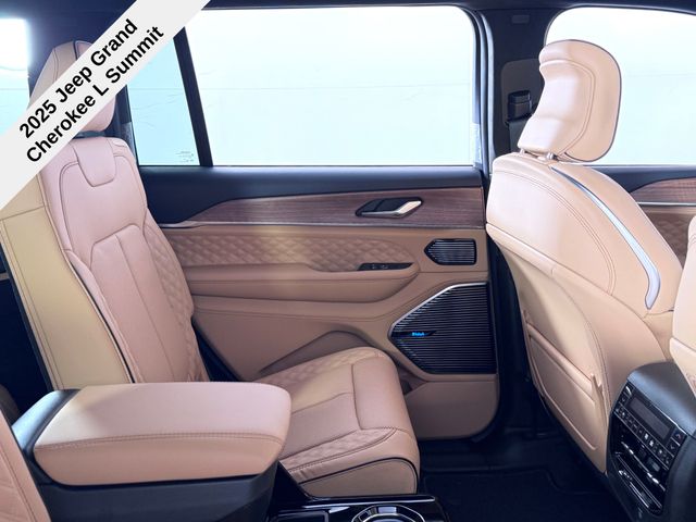 2025 Jeep Grand Cherokee L Summit Reserve photo 21