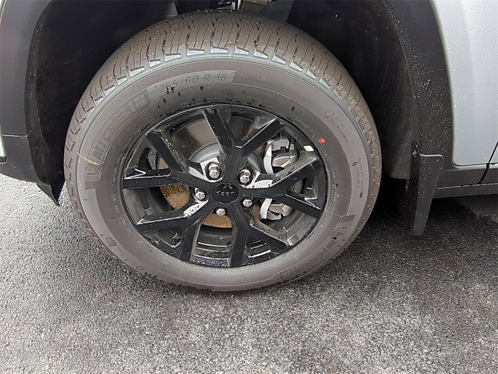 2025 Jeep Grand Cherokee Altitude X photo 2