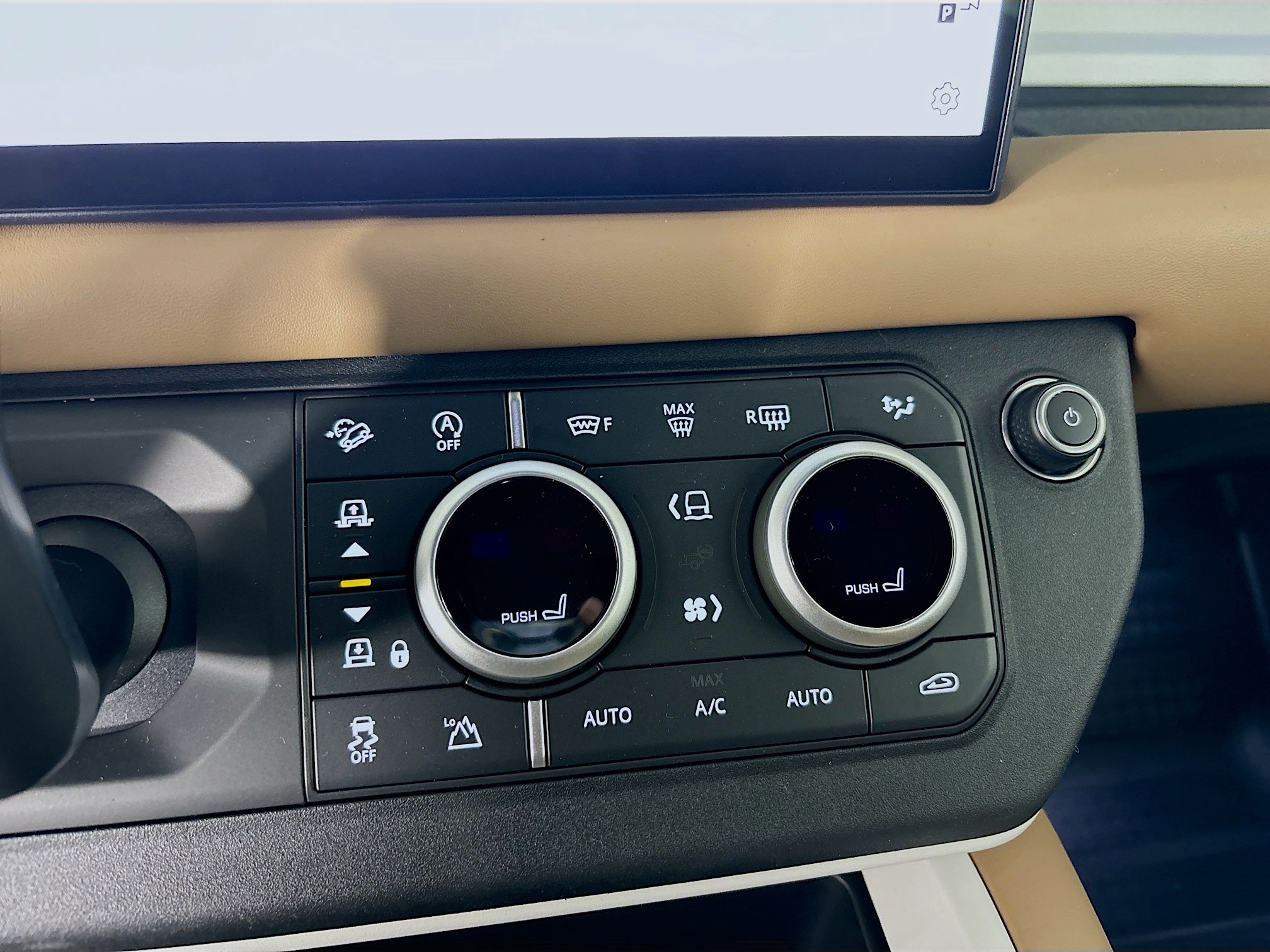 2025 Land Rover Defender 130 X-Dynamic SE photo 17