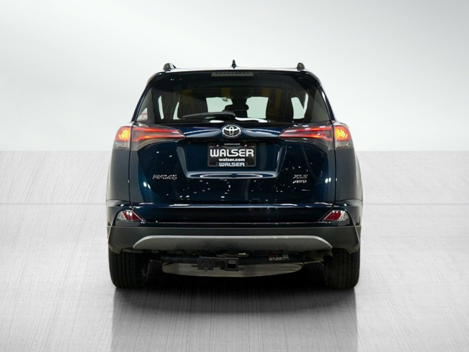 2017 Toyota RAV4 XLE photo 4