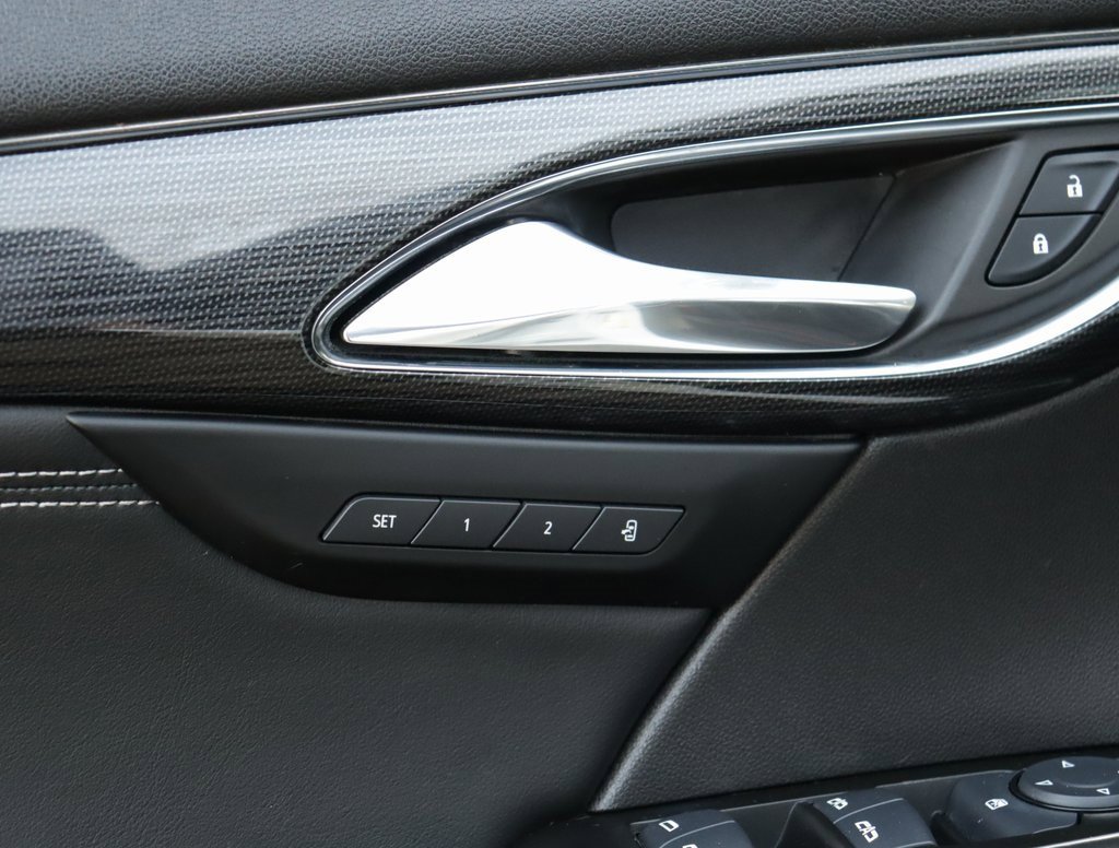 Used 2022 Summit White Buick Essence image 26