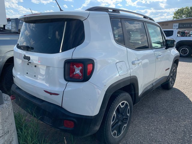 2015 Jeep Renegade Trailhawk photo 3
