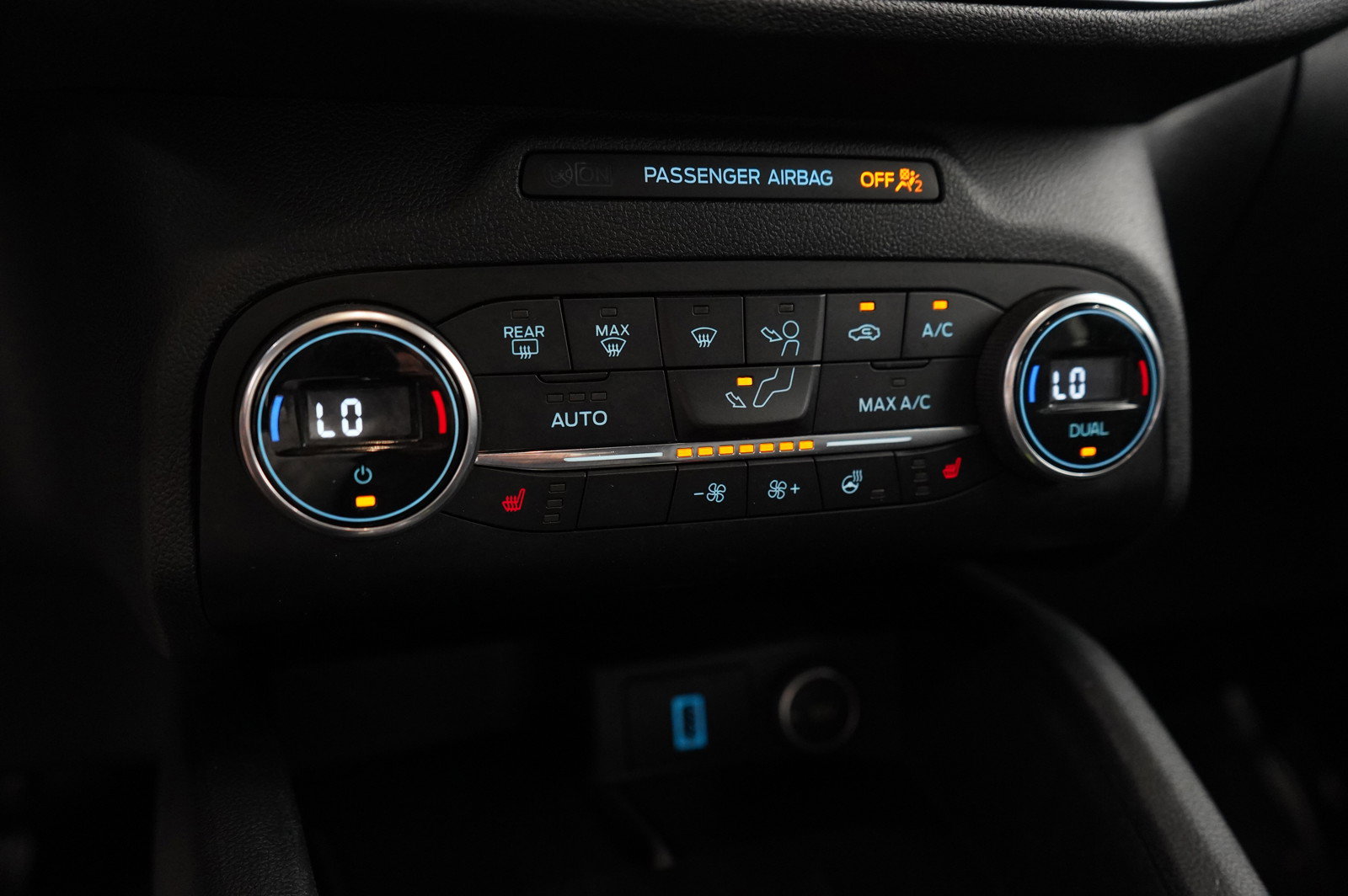 2020 Ford Escape Titanium Hybrid photo 21