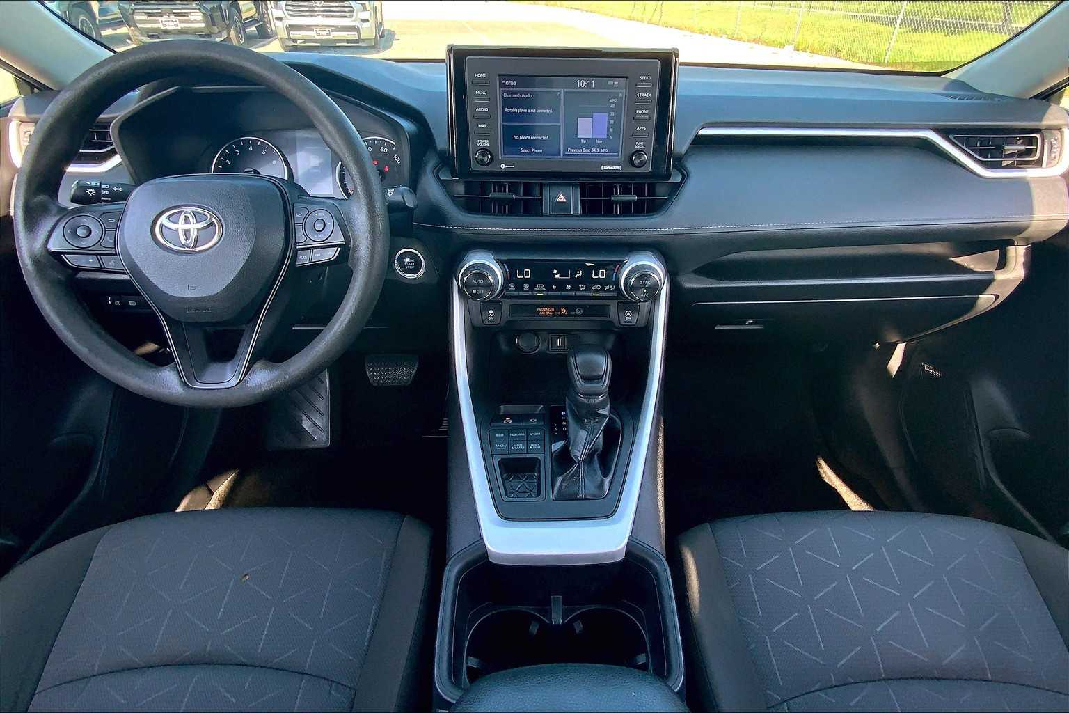 2022 Toyota RAV4 XLE photo 13