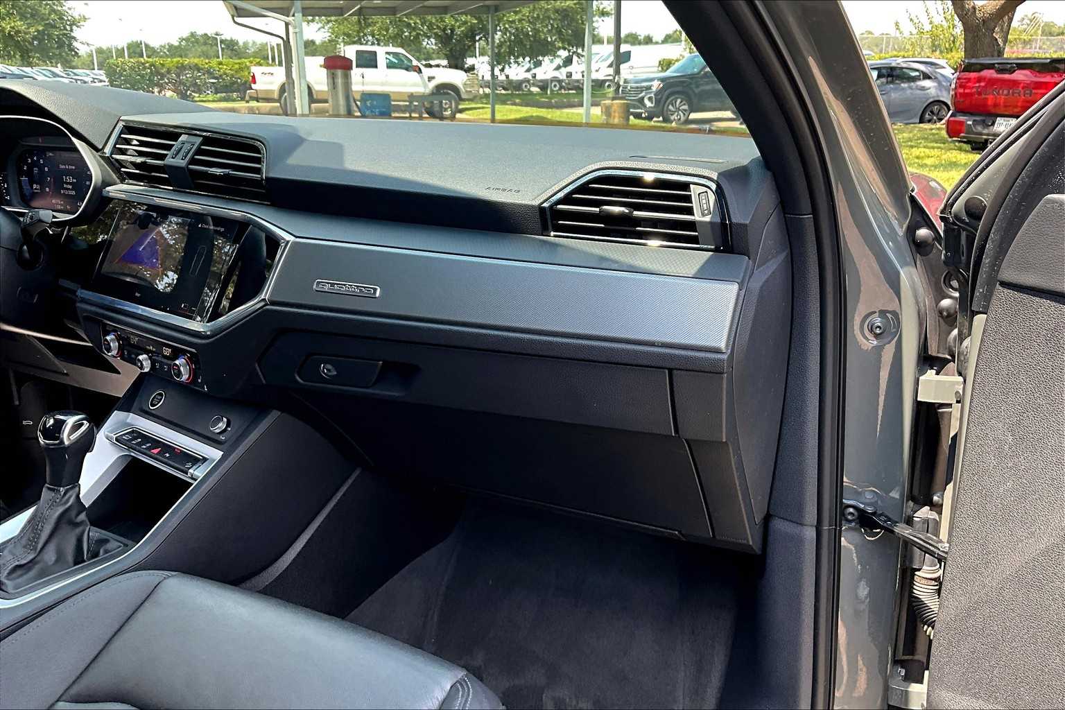 2023 Audi Q3 S line Premium photo 16