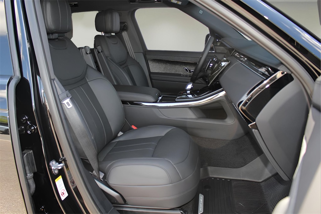 2025 Land Rover Range Rover Sport SE photo 17