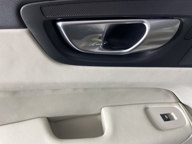 2026 Volvo XC60 photo 29
