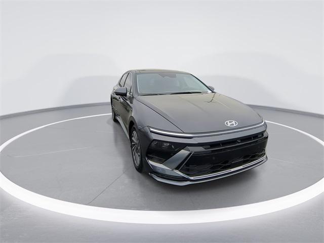 2025 Hyundai Sonata Hybrid Limited photo 2