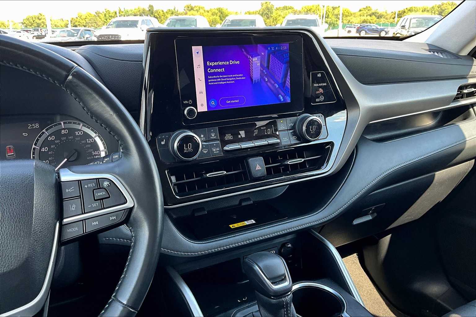 2023 Toyota Highlander XLE photo 3