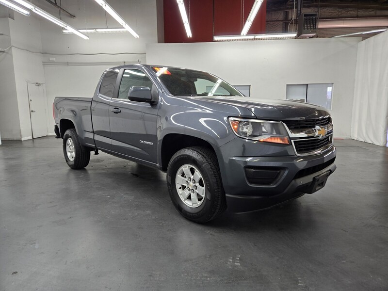 2017 Chevrolet Colorado Work Truck photo 3